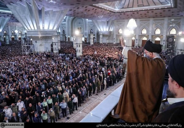 امام از سرآمدان تاریخ ماست؛ سرآمدان را نمیشود حذف یا تحریف کرد امام از سرآمدان تاریخ ماست؛ سرآمدان را نمیشود حذف یا تحریف کرد