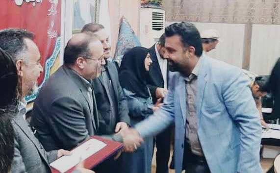 قدردانی از دبیر همایش ملی تئاتر خیابانی راهیان نور قدردانی از دبیر همایش ملی تئاتر خیابانی راهیان نور