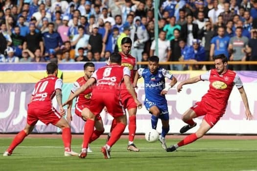 خط حمله استقلال در برابر دیوار پرسپولیس