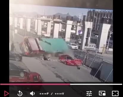 تصادف خودرو و کامیون و له شدن دو عابرپیاده