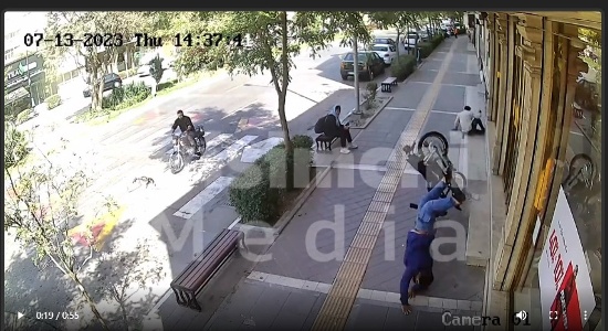 ببینید/بازداشت ۱۰ ثانیه‌ای یک موبایل‌قاپ