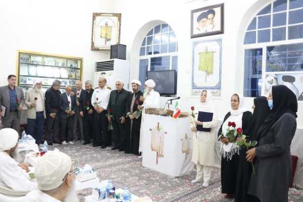 قدردانی از خانواده شهیدان صابئین مندایی در اهواز قدردانی از خانواده شهیدان صابئین مندایی در اهواز