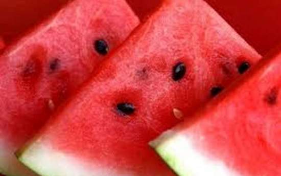 عوارض خوردن هندوانه برای برخی افراد 