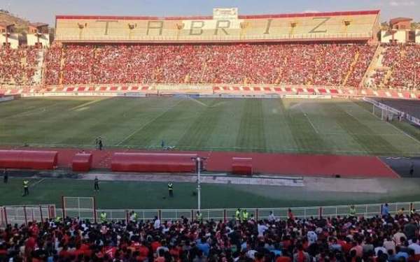 زنان تماشاگر بازی تراکتور- شارجه