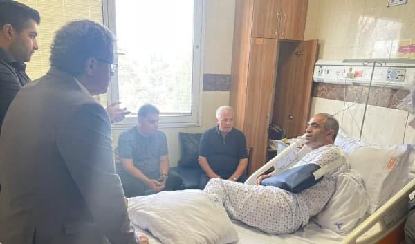 عیادت پروین از یک پرسپولیسی پس از حمله سارقان مسلح