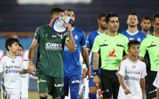 ستاره استقلال چمدانش را بست