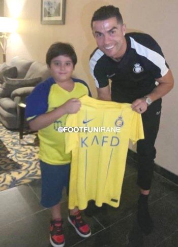 کودک هوادار با رونالدو دیدار کرد!
