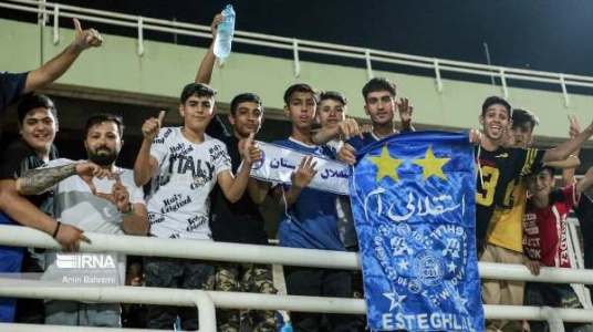 حاشیه‌های دیدار  استقلال خوزستان و تراکتور