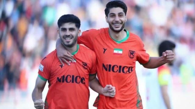 رفسنجانی ها، فولاد خوزستان را گلباران کردند! رفسنجانی ها، فولاد خوزستان را گلباران کردند!