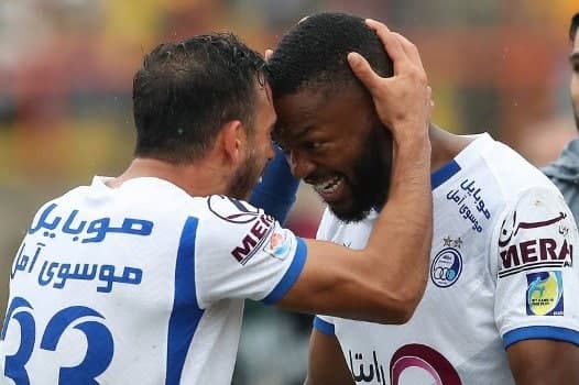 ستاره استقلال، پرسپولیس را رقیب ندانست!