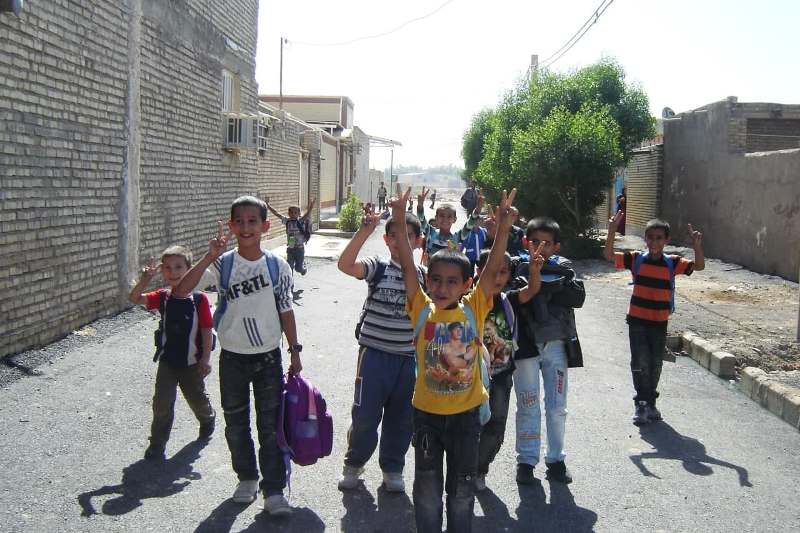 خوردن زنگ پایان کتاب و درس و مدرسه و خوش حالی بچه ها!