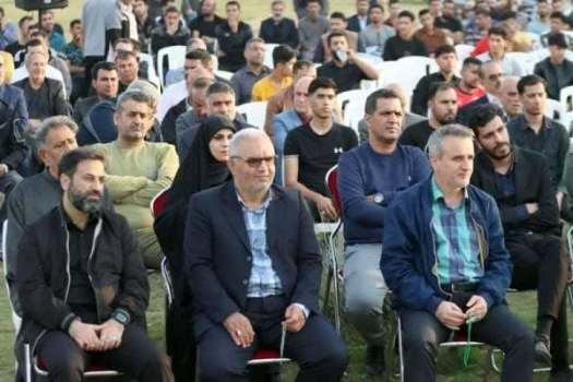 اهدای اقلام ورزشی به ۱۰۰ تیم فوتبال محلات اهواز