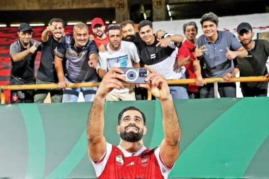 فحاشی هواداران استقلال و حرکت کنعانی زادگان!