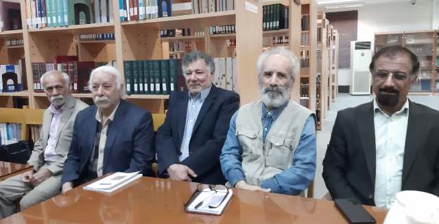 جهان را به شاعران بسپارید جهان را به شاعران بسپارید