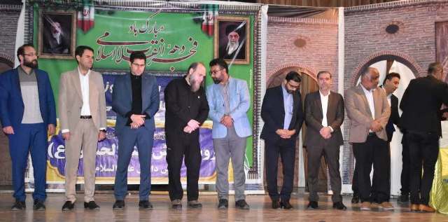 قدردانی از بازیگران و عوامل نمایش جنة الحسین(ع) در شوش قدردانی از بازیگران و عوامل نمایش جنة الحسین(ع) در شوش