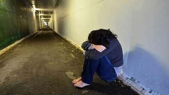 تعرض به دختر جوان در ارابه شیطانی