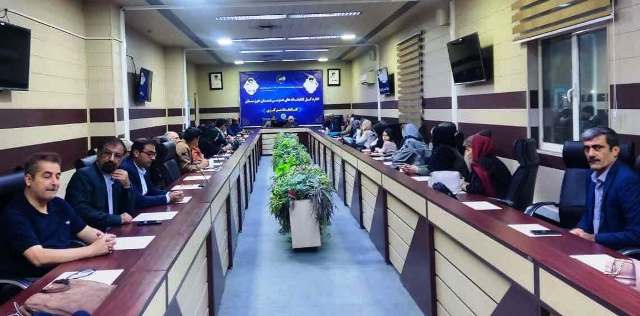 شاعری که برای دیده شدن آفتابی نشد شاعری که برای دیده شدن آفتابی نشد