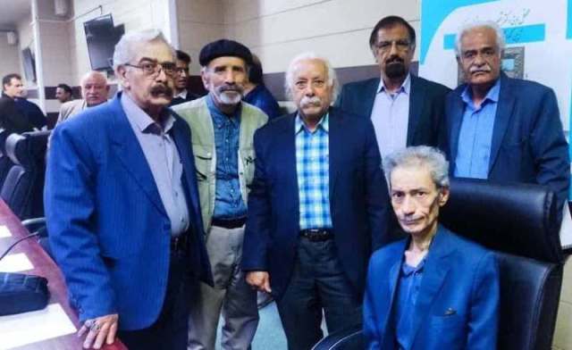 شاعری که برای دیده شدن آفتابی نشد شاعری که برای دیده شدن آفتابی نشد