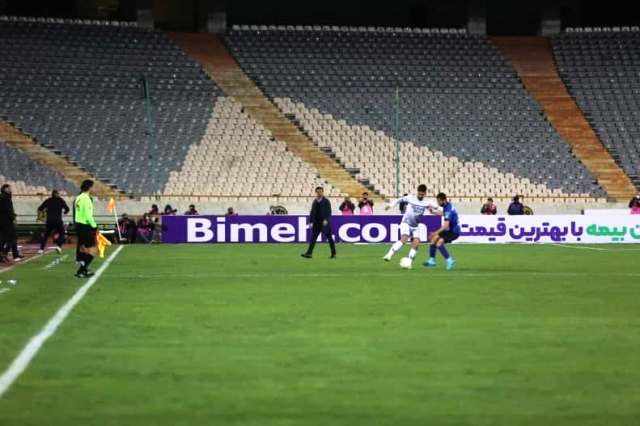 هواداران پرسپولیس و عکس فرهاد مجیدی! هواداران پرسپولیس و عکس فرهاد مجیدی!