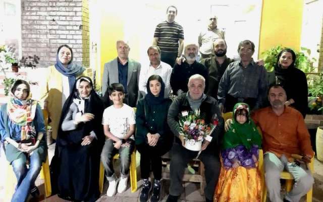 نشستی که شایسته ستایش است