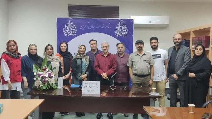 ایست!گاهِ نقد و شعر برپا شد ایست!گاهِ نقد و شعر برپا شد