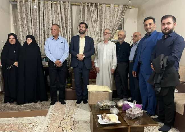 قدردانی از پیشکسوت مطبوعات در اهواز قدردانی از پیشکسوت مطبوعات در اهواز