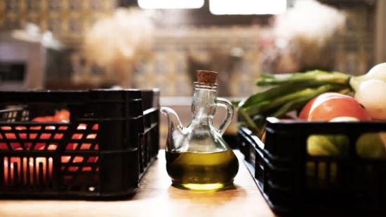 خوردن روزی نیم قاشق روغن زیتون معجزه می کند