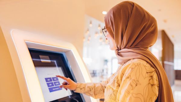 کارت اعتباری روسی در جیب ایرانی