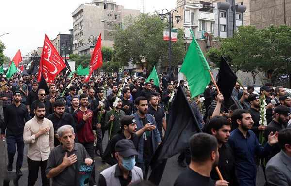 حضور باشکوه مردم قم در آیین تشییع شهید رئیسی