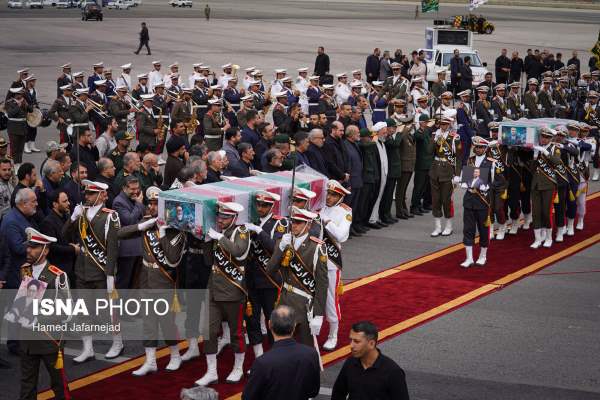 بدرود غمگنانه مردم و مسوولان کشور با خدمتگزاران شهید بدرود غمگنانه مردم و مسوولان کشور با خدمتگزاران شهید