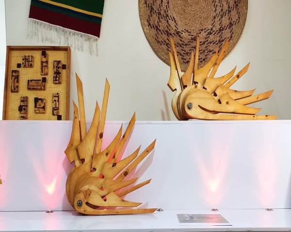 نمایش شاعرانگی حروف کوفی در دل چوب