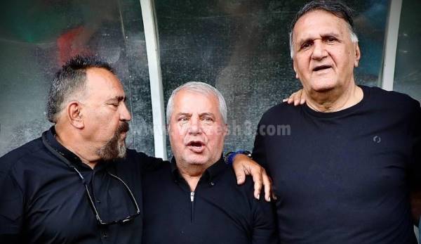 قلیچ: همه فاسدند به جز علی پروین