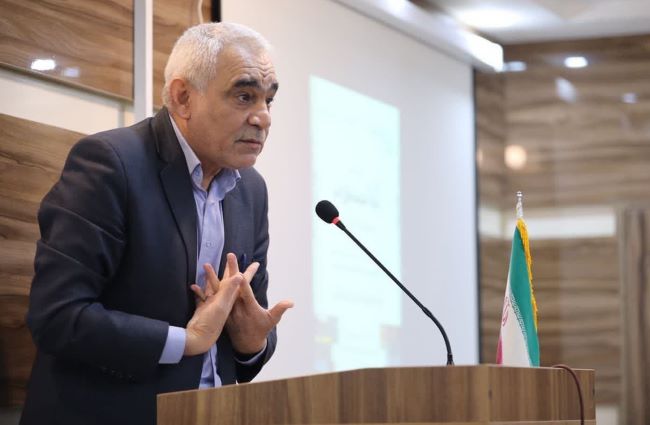 دکتر منصوری: (عبدالغفار نجم الدوله) پُل بود نه دیوار!