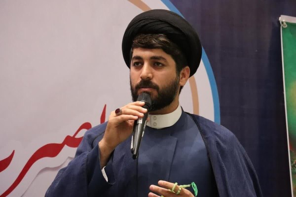 امام جمعه: کارگزاران چرا به مردم نگاه نمیکنند!؟ امام جمعه: کارگزاران چرا به مردم نگاه نمیکنند!؟