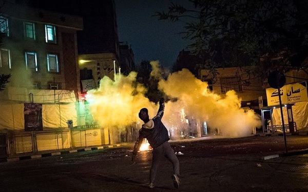 چهارشنبه‌سوری به جنگ تبدیل شده است!