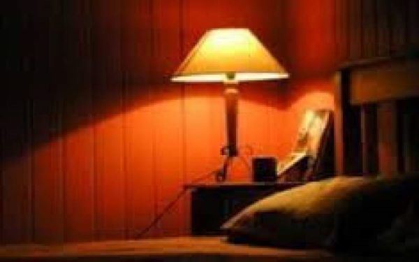 خانم‌ها در تاريکي مطلق بخوابند