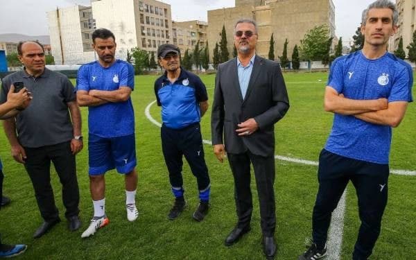 نظری استقلال را تحویل جباری داد