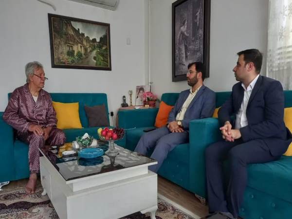دیدار مدیرکل فرهنگ خوزستان با پیشکسوت تیاتر استان