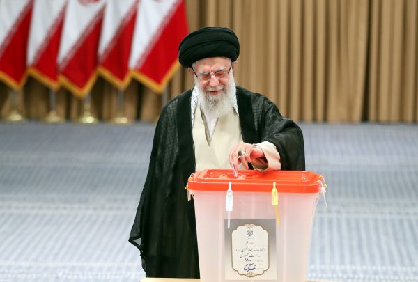 مردم با همت بیشتر در این مرحله کار را تمام کنند