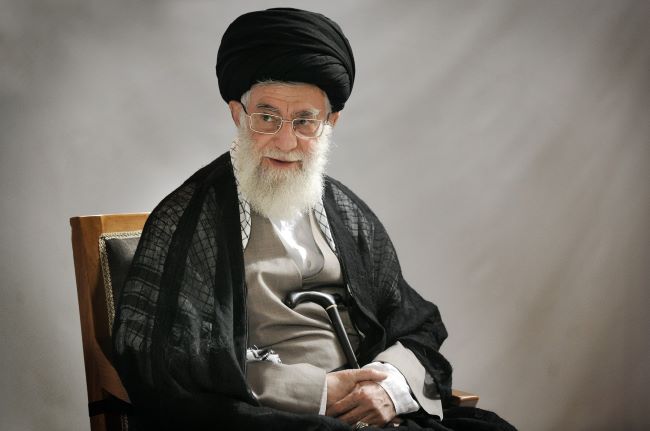 همه برای آبادانی مادی و معنوی کشور تلاش کنند