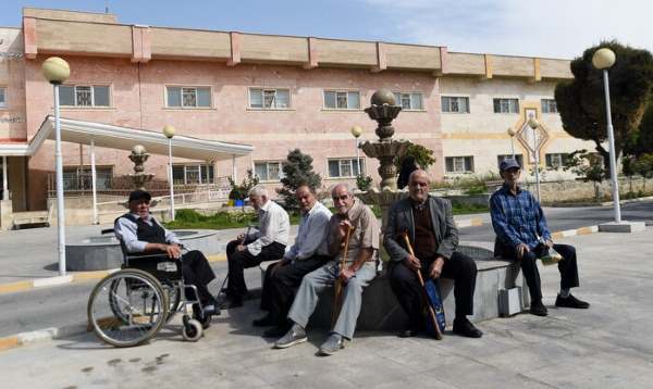 دسترسی عادلانه به خدمات حق سالمندان است دسترسی عادلانه به خدمات حق سالمندان است