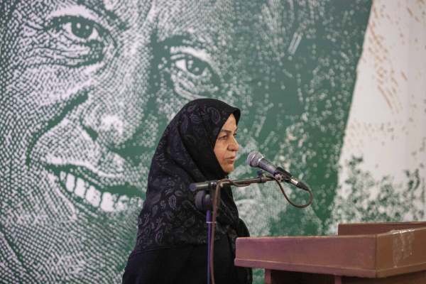 چه بگویم که غریب است دلم در وطنم چه بگویم که غریب است دلم در وطنم