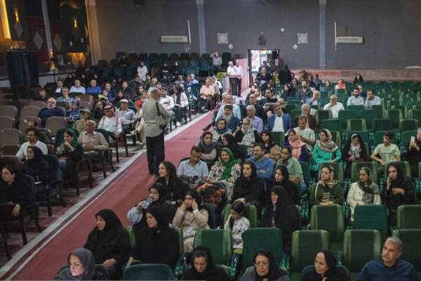 چه بگویم که غریب است دلم در وطنم چه بگویم که غریب است دلم در وطنم