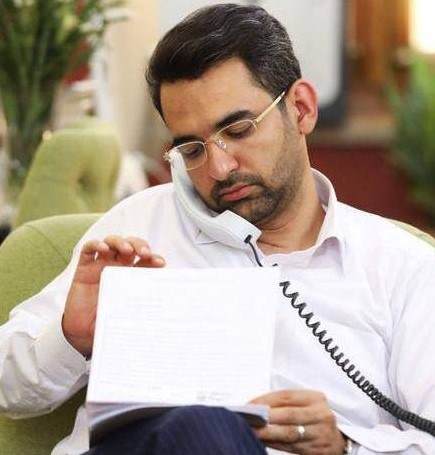 آذری جهرمی: پای آقای پزشکیان ایستادهایم آذری جهرمی: پای آقای پزشکیان ایستادهایم