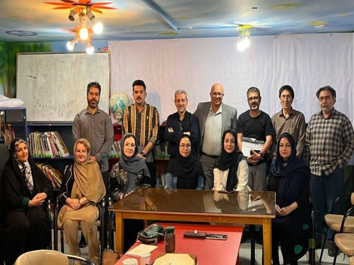 شعرها در کتاب شاعر میشوند شعرها در کتاب شاعر میشوند