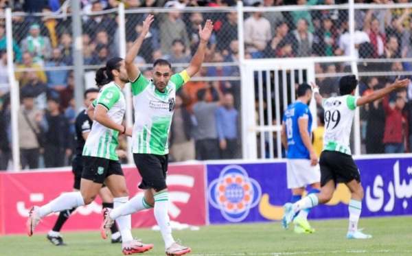  خرم آبادی ها تیم استقلال را گلباران کردند!