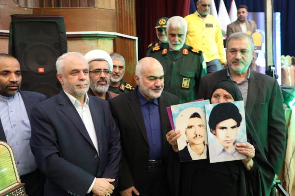 باید سیره آزادگان سرافراز را برای جوانان بازگو کرد باید سیره آزادگان سرافراز را برای جوانان بازگو کرد