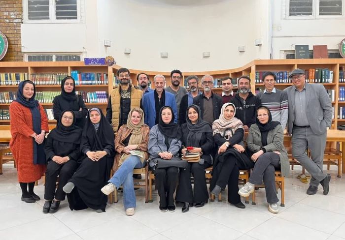 پروانگی میکند شعر از پیله شاعر پروانگی میکند شعر از پیله شاعر