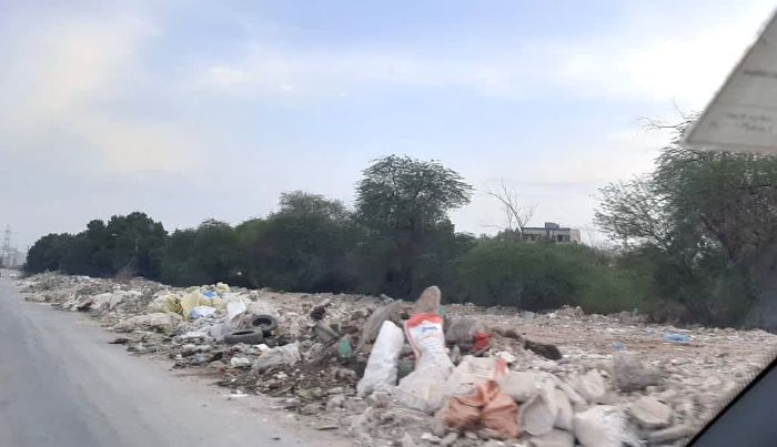 جاده ای که با نخاله تزیین شده بود! جاده ای که با نخاله تزیین شده بود!