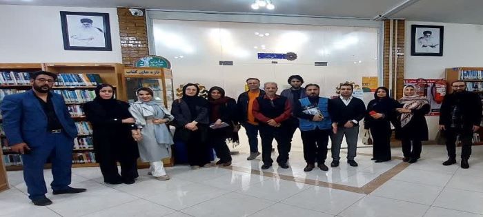 کتابخانهای با لباس سپید کتابخانهای با لباس سپید